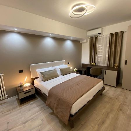 Hotel Plaza Ungheria Палермо Екстериор снимка