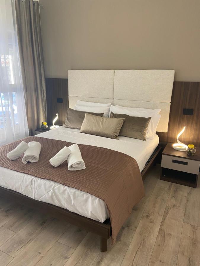 Hotel Plaza Ungheria Палермо Екстериор снимка
