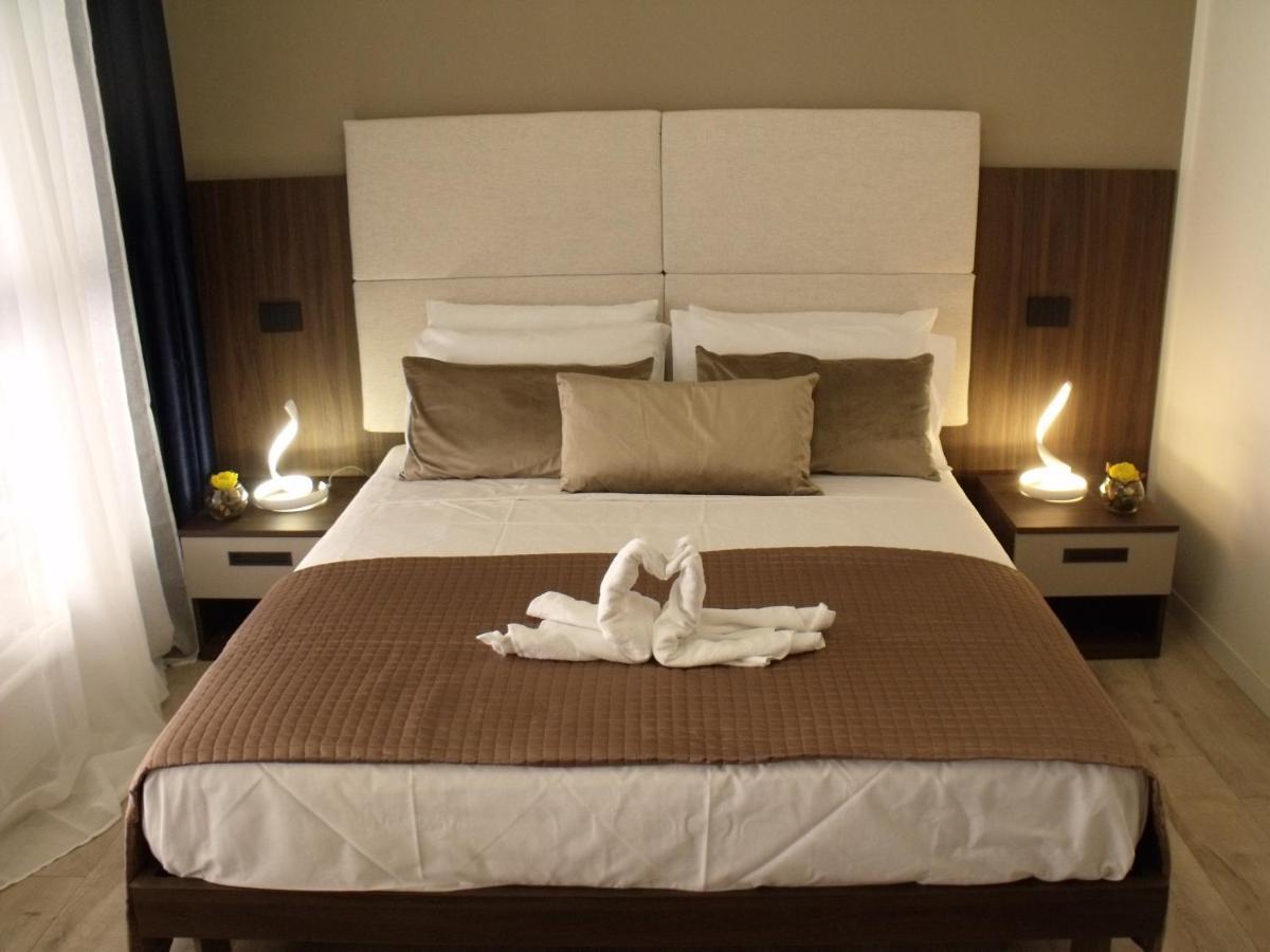 Hotel Plaza Ungheria Палермо Екстериор снимка