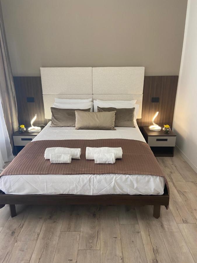 Hotel Plaza Ungheria Палермо Екстериор снимка