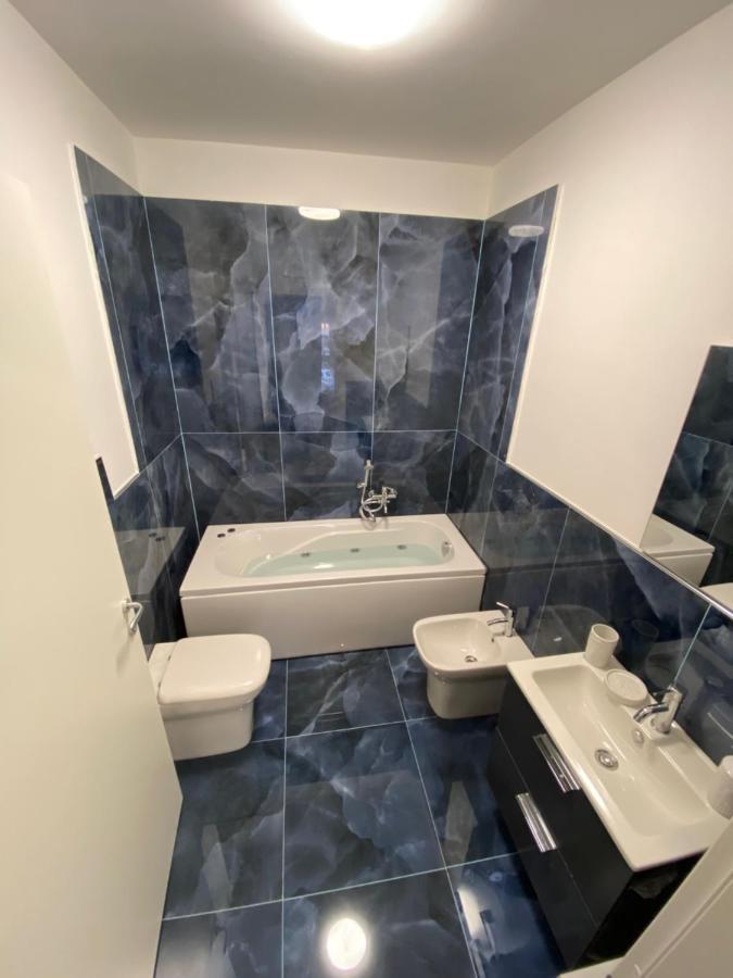 Hotel Plaza Ungheria Палермо Екстериор снимка