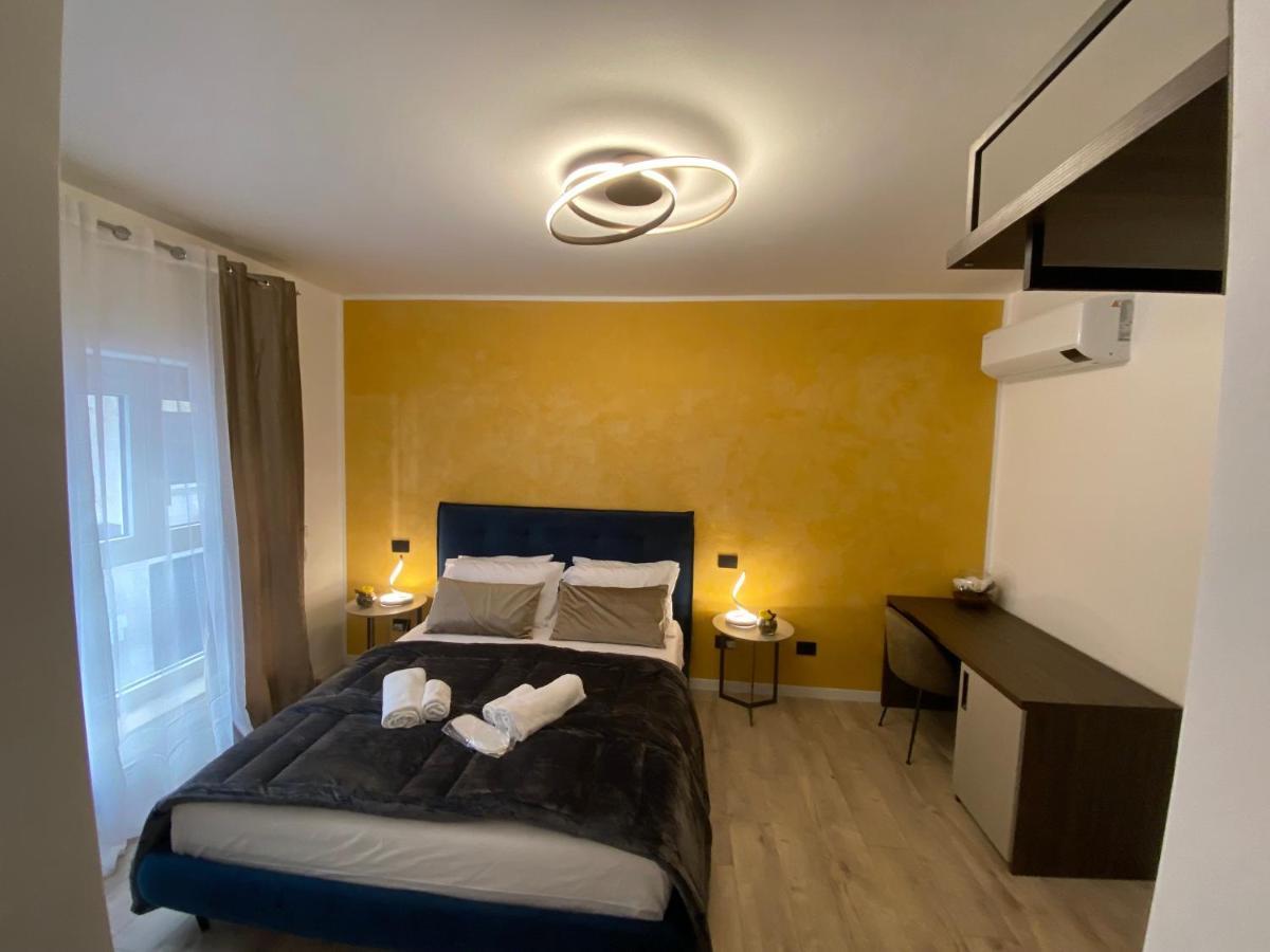Hotel Plaza Ungheria Палермо Екстериор снимка
