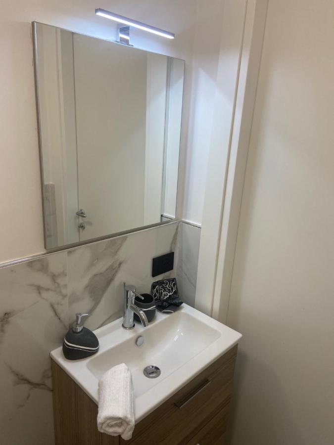 Hotel Plaza Ungheria Палермо Екстериор снимка