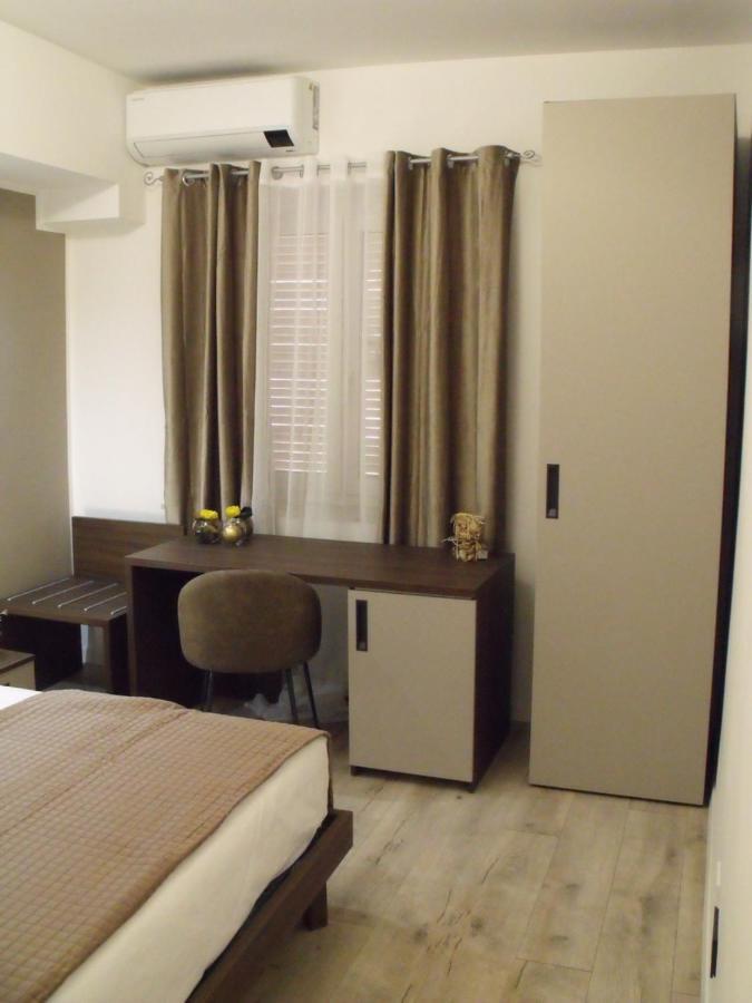 Hotel Plaza Ungheria Палермо Екстериор снимка