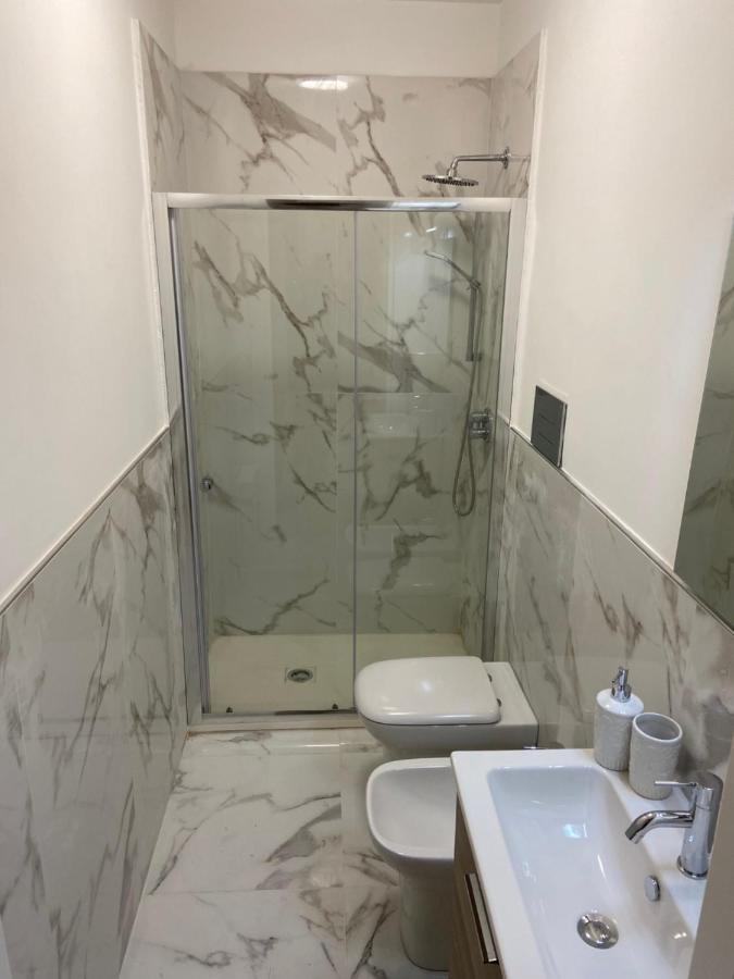 Hotel Plaza Ungheria Палермо Екстериор снимка