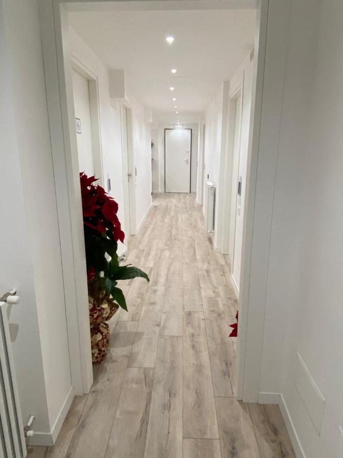 Hotel Plaza Ungheria Палермо Екстериор снимка