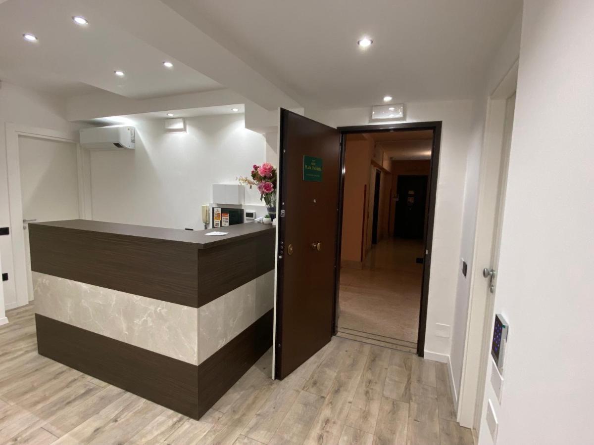 Hotel Plaza Ungheria Палермо Екстериор снимка